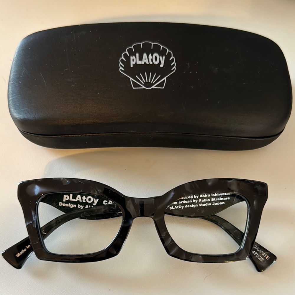 Black Platoy Cafe Granite Glasses with Hard-Shell Case